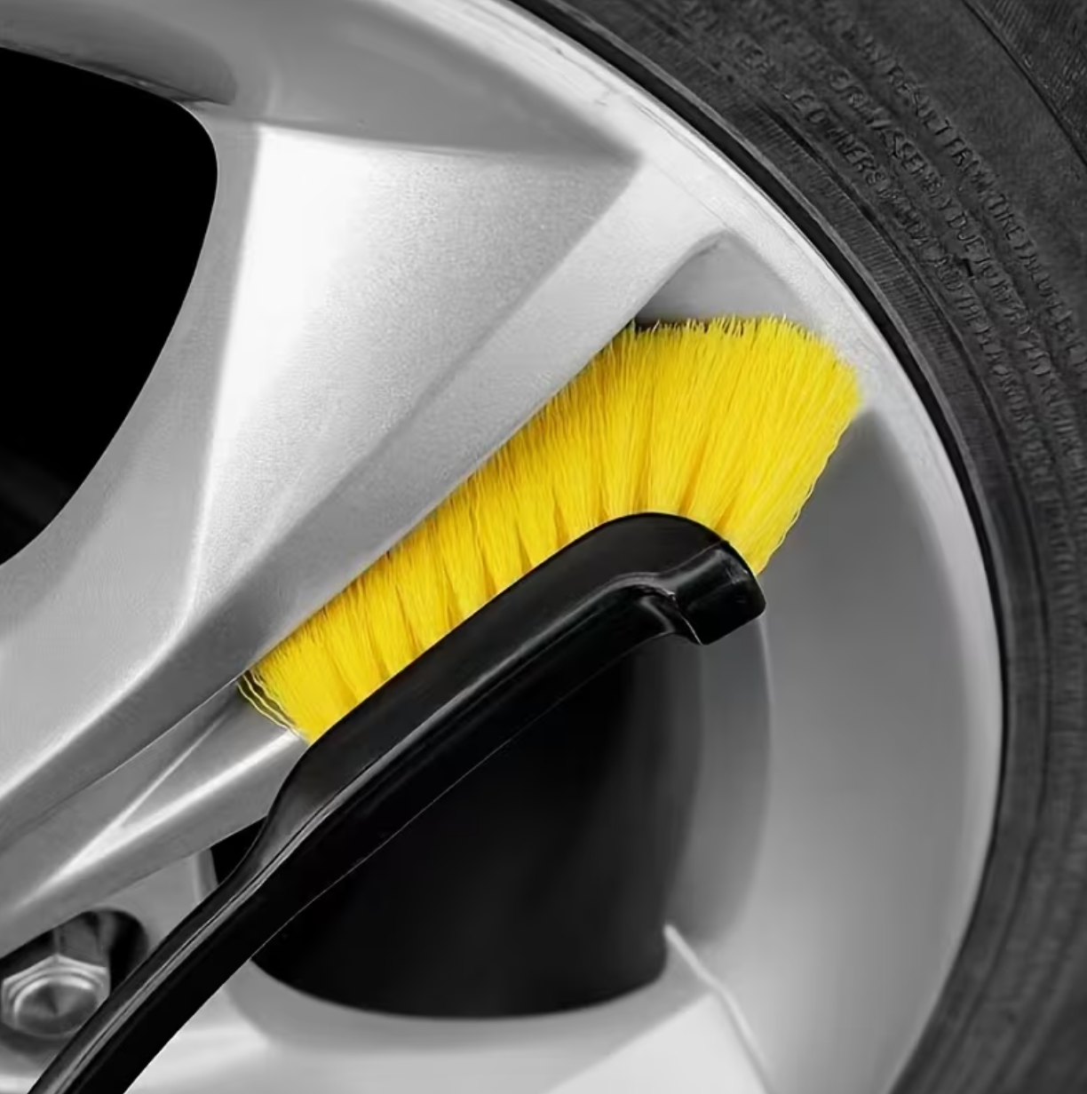Multi-Use Car Wheel Brush – Yellow Bristle Detailing Brush with Ergonomic Handle for Alloy Wheels, Tires & Cleaning